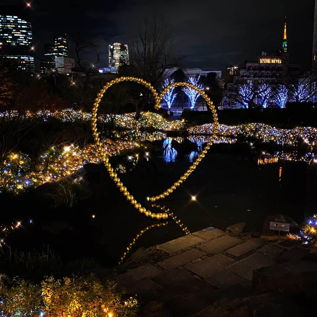 JULIANさんのインスタグラム写真 - (JULIANInstagram)「Kin no Kokoro♡ #kinnokokoro #art #art_of_japan_  #jeanmichelothoniel  #roppongi #roppongihills  #minatoku #illumination  #japan_of_insta #japan_night_view  #ハート #六本木 #六本木ヒルズ #けやき坂  #イルミネーション　#動画  #デート　#デートスポット　#キラキラ #夜景　#夜景ら部 #景色　#綺麗 #カメラ　#カメラのある生活  #ファインダー越しの私の世界  #インスタ映え　#フォトジェニック #インフルエンサー　#インスタグラマー」12月30日 20時53分 - julian_official_jp