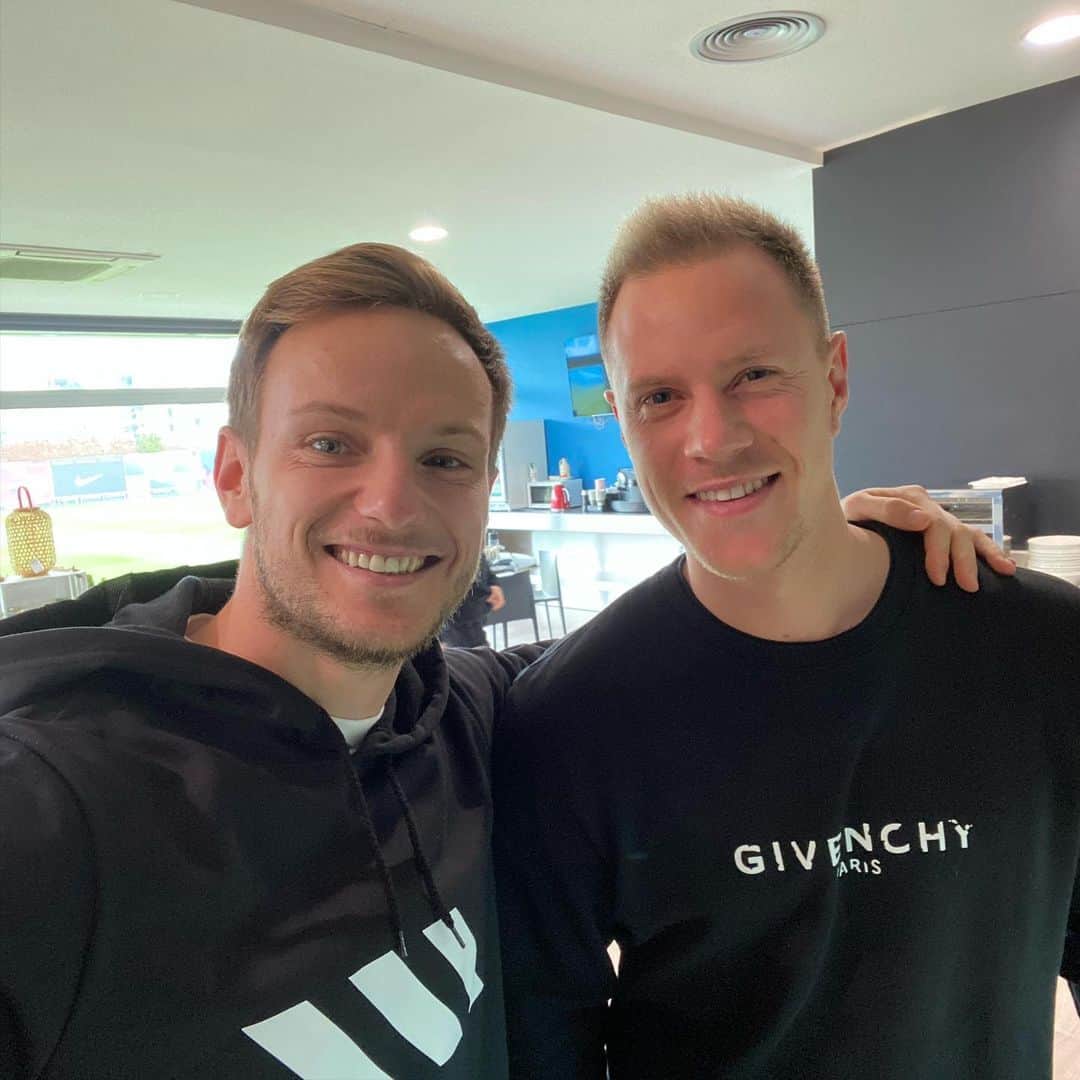イヴァン・ラキティッチのインスタグラム：「Glückwunsch papi..👶🏼🍼 Muchas felicidades papi @mterstegen1 #ben」