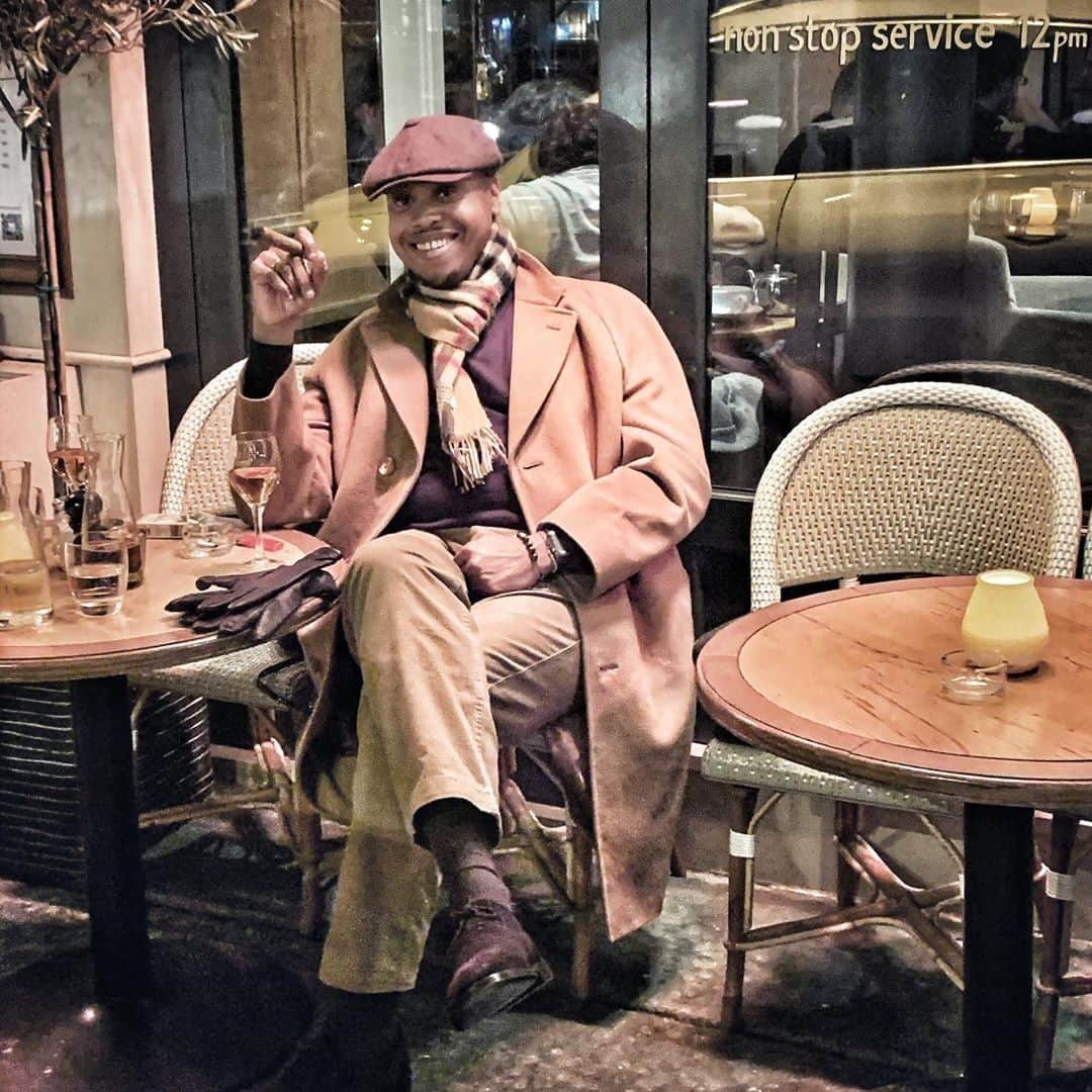 アクアスキュータムのインスタグラム：「Laid back elegance as styled by @theblacksuitedgent」