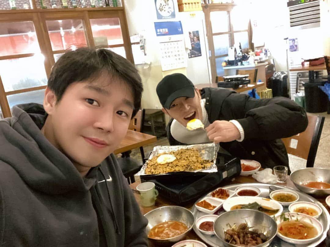 クァク・ヒソンさんのインスタグラム写真 - (クァク・ヒソンInstagram)「신천에 이렇게 맛집이 있었다니 #신천집  고기사진 올렸어야하는데 담번에 올려야지  @minjaelee21 맛있어요ㅠㅠ 감사합니다 민재형 @ianpapa_xo 마니먹을께요😍」12月30日 21時10分 - hisung_kwak