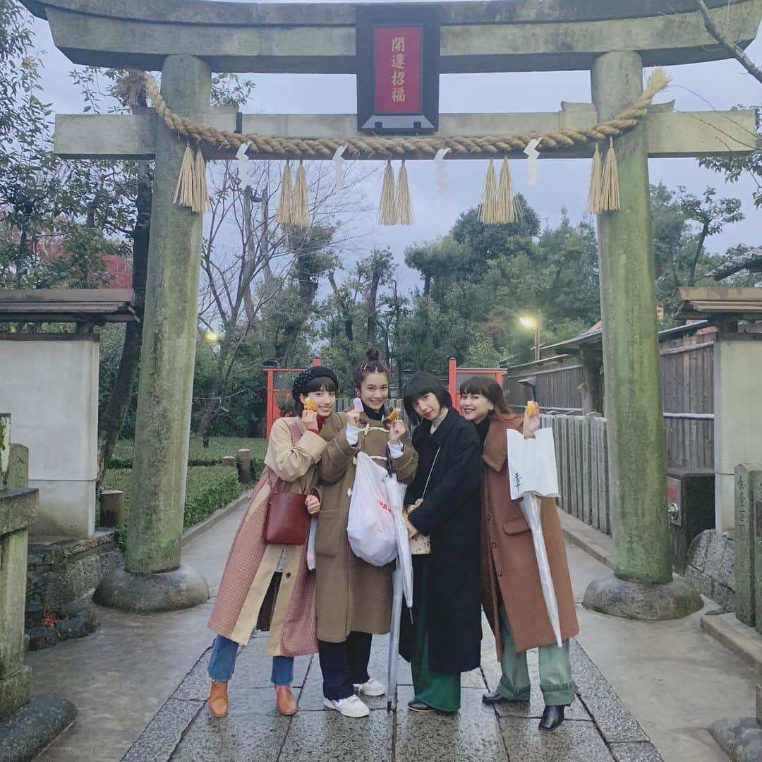 のインスタグラム：「車折神社へ。。。 。 。 行きたい所へ今年最後に行けてスッキリです☺️☺️」