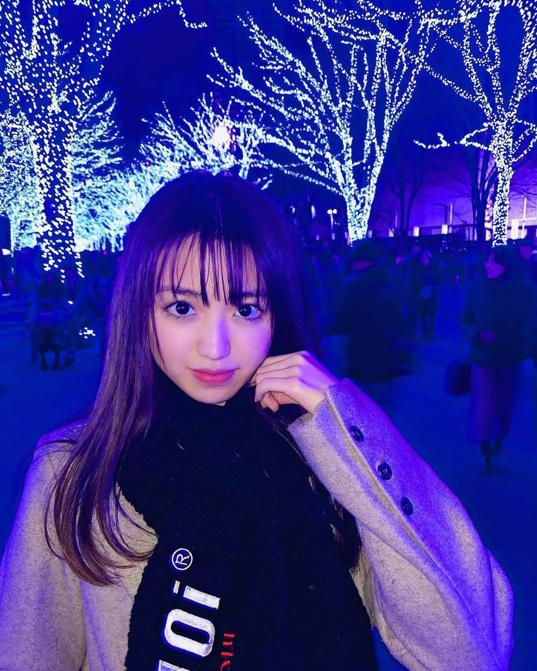 香音さんのインスタグラム写真 - (香音Instagram)「青の洞窟。行ってきました、弟と☺︎❄️ . . イルミネーション綺麗だったなあ。 . マフラー引きずっちゃうから巻かなくていいやつ~☺️🧣 . . #弟、ただ今塩対応。いや、いつもです#oioi #青の洞窟」12月30日 21時24分 - kanon420_official