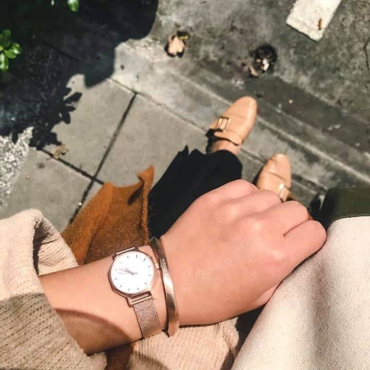 KLASSE14さんのインスタグラム写真 - (KLASSE14Instagram)「Time to show off your watch and accessories. Tag us to share your styling tips! Buy any Klasse14 watch and get a complimentary IlBracciale twist bangle on us. Check availability online or at the closest Klasse14 store. #klasse14 #ordinarilyunique #fashion #lifestyle #watch #bangle #xmas #twistyourxmas #volare #okto」12月30日 21時32分 - klasse14