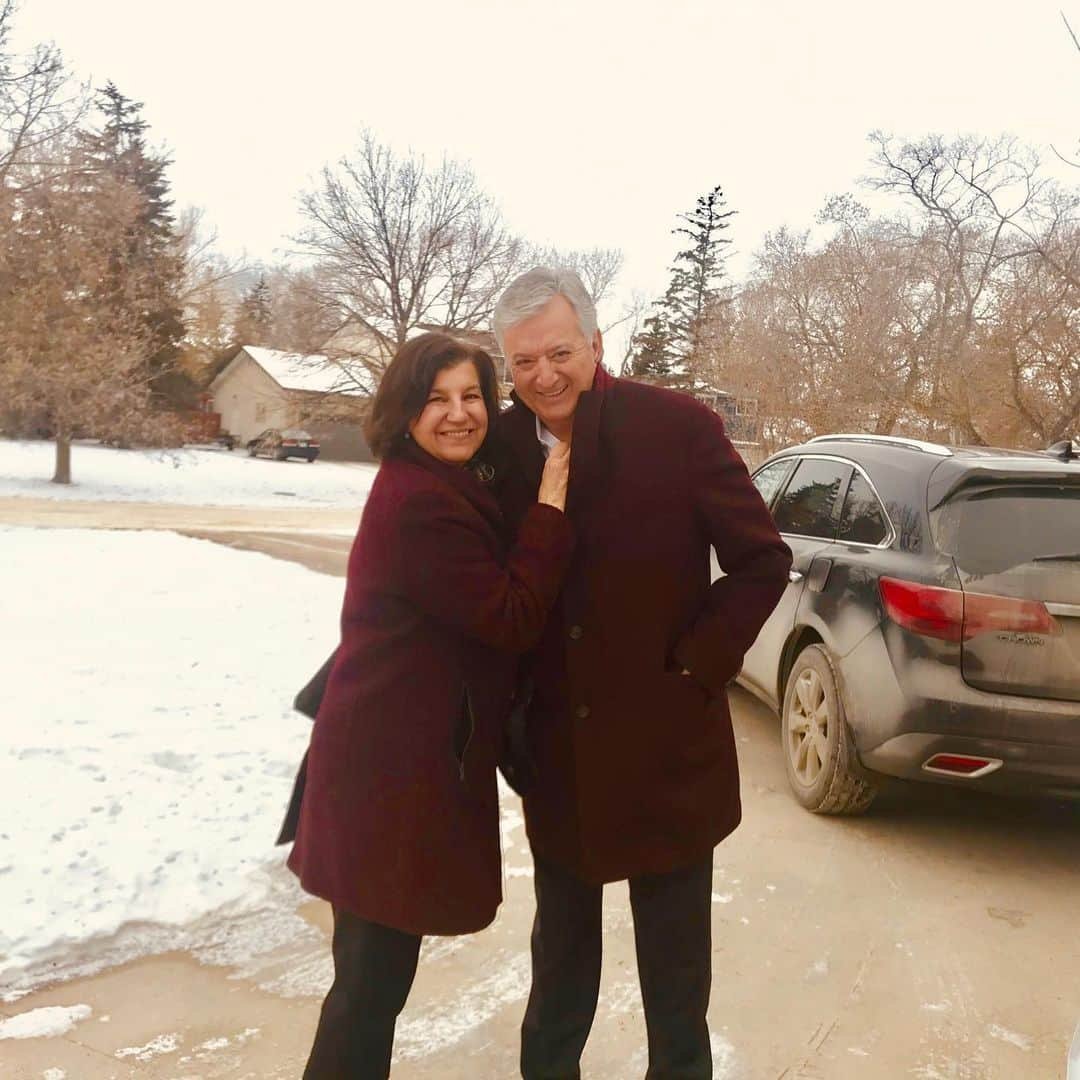 ニア・ヴァルダロスさんのインスタグラム写真 - (ニア・ヴァルダロスInstagram)「If you ever get a chance, spend your Christmas in Winnipeg with these nerds. #family #canada #snow ❤️❤️❤️ ❤️❤️❤️❤️❤️❤️❤️」12月30日 21時37分 - niavardalos