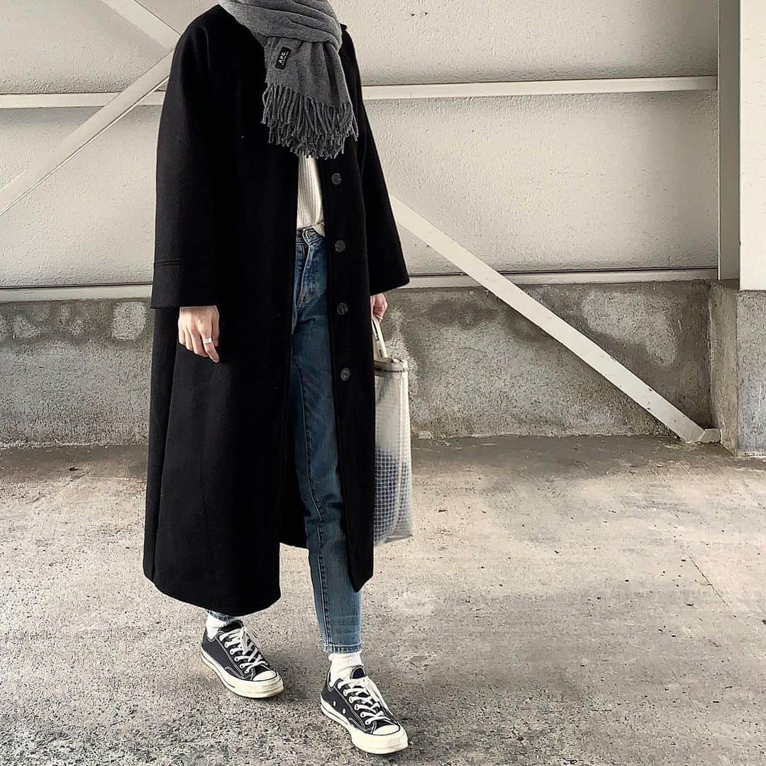 Mie Kawanoのインスタグラム：「寒くなってきた𓄺 今年も残すところあと1日 数日前に首をやってしまい大掃除出来ずじまい 育児と仕事に家事に 日頃の疲れが一気に出たらしい 年齢的に回復も20代の時のようにはいかない と言われてしまった 年明けて少しずつやっていこう マイペースにゆっくりね」