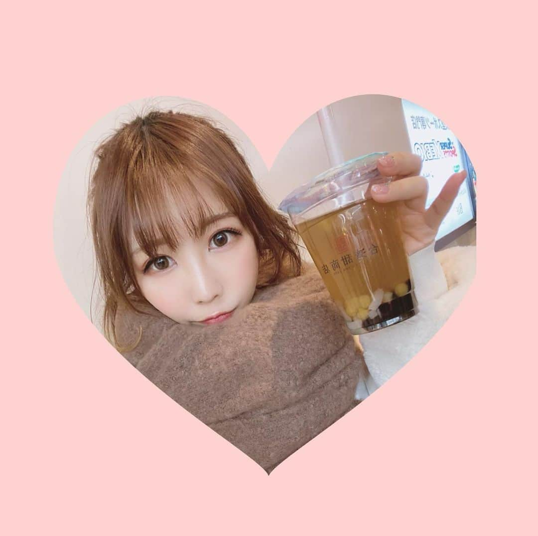 しらほしなつみさんのインスタグラム写真 - (しらほしなつみInstagram)「❤︎ 今年はたくさんタピオカ飲みました💕 明日もタピオカ飲むと思うw 来年もたくさんタピオカ飲みたいからダイエットも始めます！ ・ #タピオカ #タピオカ中毒 #タピオカ好き #タピオカ愛 #tapioca #model #台湾甜商店 #japanesegirl #タイワンテンショウテン #カラコン #makeup #メイクアップ #粉我 #팔로우 #マフラー女子 #しらほしなつみ #自撮り女子 #自撮り #セルフィー女子」12月30日 22時00分 - shirahoshi.natsumi