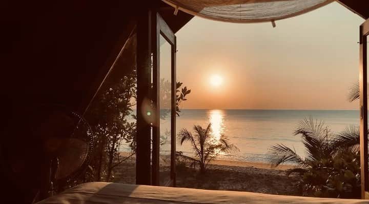 カロリーヌ・ド・メグレのインスタグラム：「Thailand 🇹🇭❤️ 🎶 It feels like summer, Childish Gambino #OneSongADayCDM」