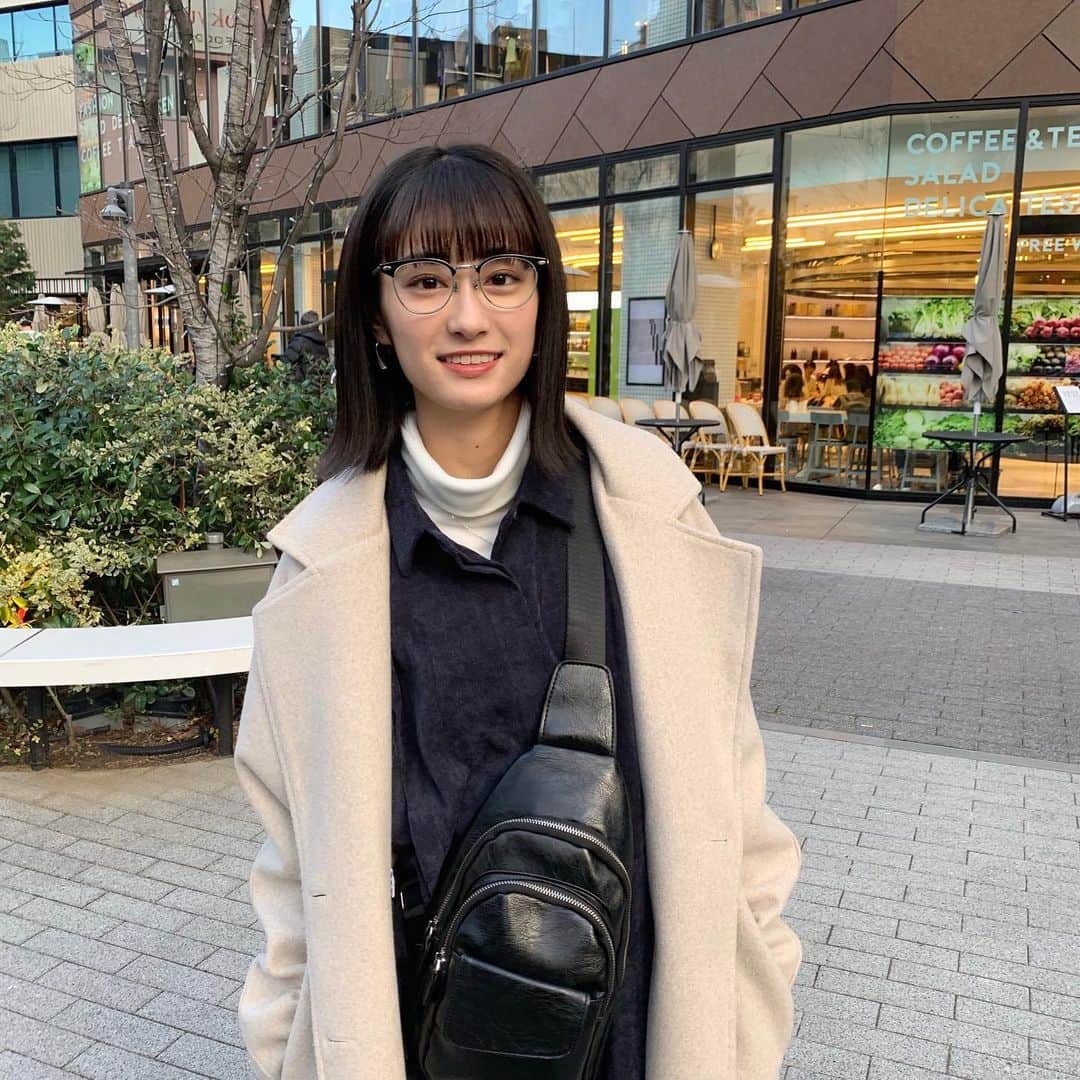 広瀬ちひろさんのインスタグラム写真 - (広瀬ちひろInstagram)「近づく広瀬  一個前の投稿の全身です！ コートもワンピも @openclose_official です #ゆりっぱストライプ のパンツを合わせた🌈  その他、タグ付けみてねん  #openclose #openclosesnap #ちひろずファッション」12月30日 22時04分 - chi_hirose