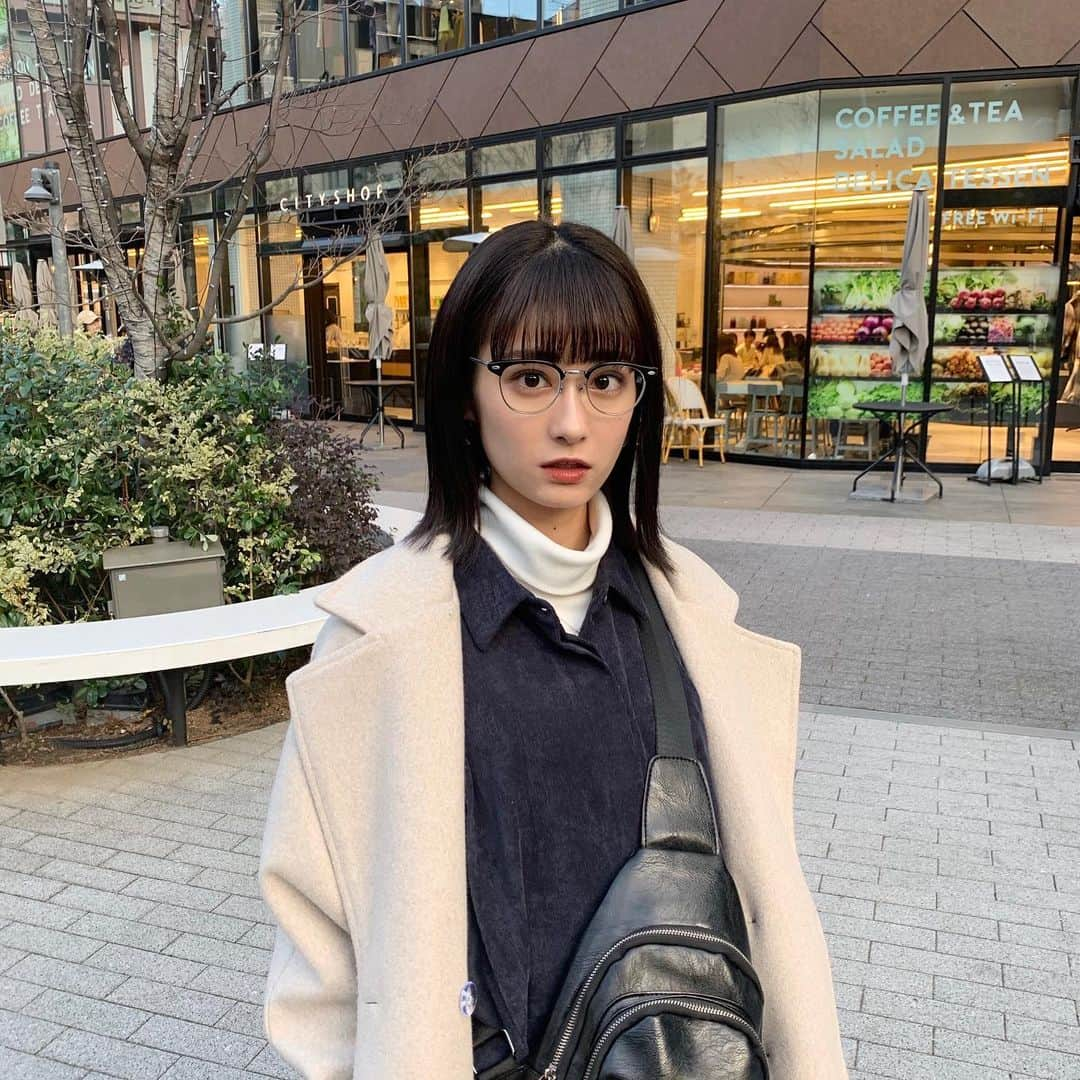 広瀬ちひろさんのインスタグラム写真 - (広瀬ちひろInstagram)「近づく広瀬  一個前の投稿の全身です！ コートもワンピも @openclose_official です #ゆりっぱストライプ のパンツを合わせた🌈  その他、タグ付けみてねん  #openclose #openclosesnap #ちひろずファッション」12月30日 22時04分 - chi_hirose