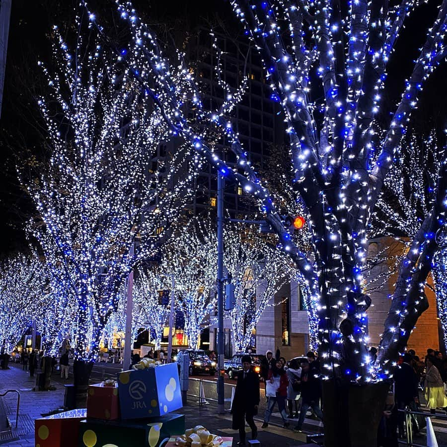 JULIANさんのインスタグラム写真 - (JULIANInstagram)「Roppongi Hills Christmas 2019 🗼 #keyakizaka  #tokyotower  #roppongi #roppongihills  #minatoku #illumination  #japan_of_insta #japan_night_view  #六本木 #六本木ヒルズ #けやき坂  #けやき坂イルミネーション #東京タワー　#🗼 #イルミネーション　#動画  #デート　#デートスポット　#キラキラ #夜景　#夜景ら部 #景色　#綺麗 #カメラ　#カメラのある生活  #ファインダー越しの私の世界  #インスタ映え　#フォトジェニック #インフルエンサー　#インスタグラマー」12月30日 22時11分 - julian_official_jp