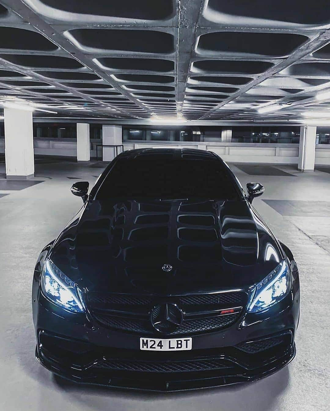 Kik:SoLeimanRTさんのインスタグラム写真 - (Kik:SoLeimanRTInstagram)「C63 AMG 📸 @lewis.c63 @benzon1y」12月30日 22時14分 - carinstagram