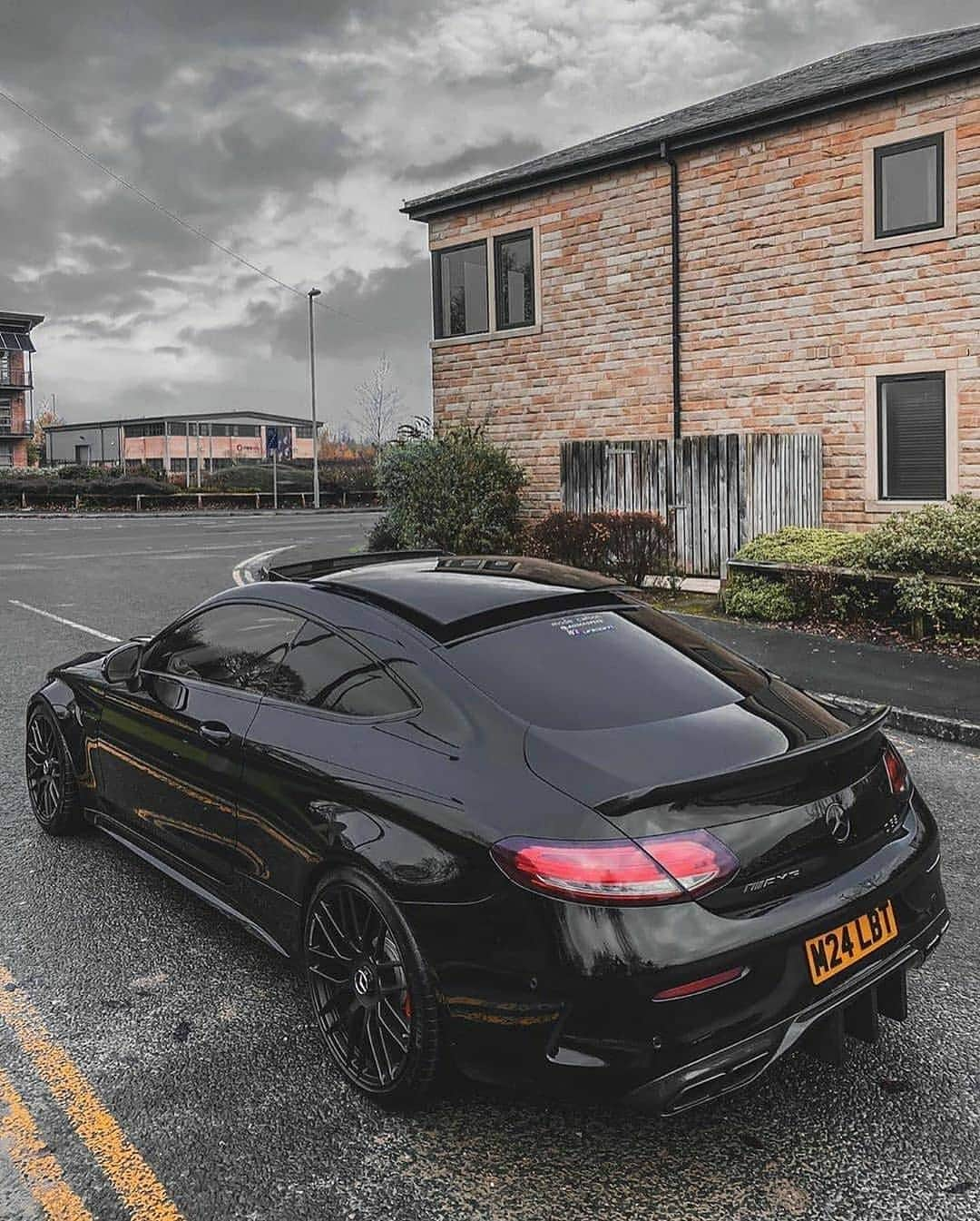 Kik:SoLeimanRTさんのインスタグラム写真 - (Kik:SoLeimanRTInstagram)「C63 AMG 📸 @lewis.c63 @benzon1y」12月30日 22時14分 - carinstagram