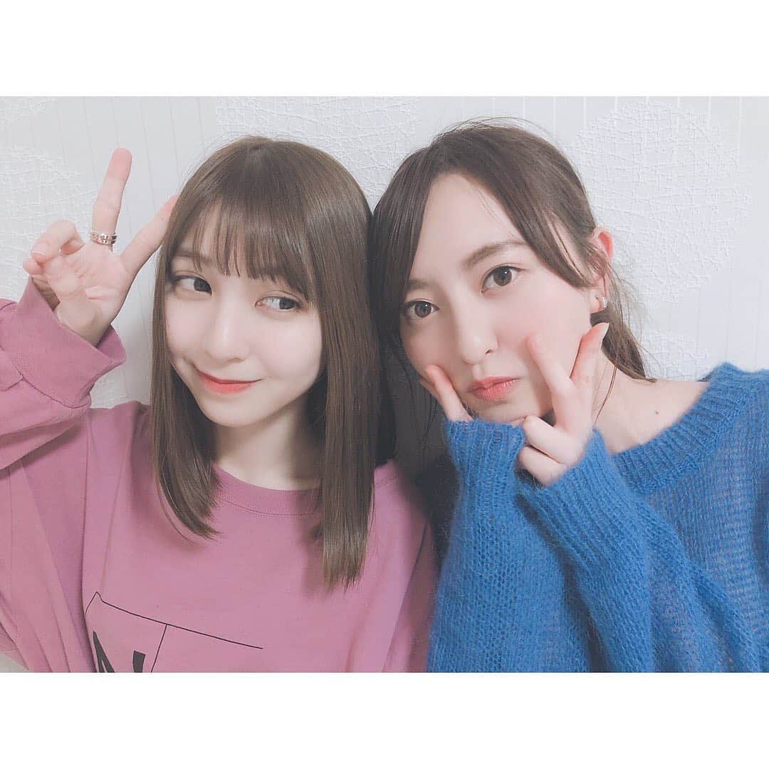 松岡菜摘のインスタグラム：「. . 2019年やり残したことは ブリーチと まどちゃんとのさし飲みでした☺︎ . ２つとも叶えてきた♡ これで2020年迎えられる！ . 髪は @truckin_shidayama さんに かわいくしてもらいました👏 . #haircolor #newhair #なつまど」