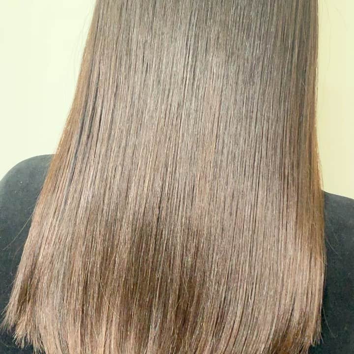 のインスタグラム：「@pcott0911 でトリートメントとヘアカット✂︎✨ 新年を迎える前にメンテナンスをしてもらい、トリートメント後の髪のようにツヤツヤとした新しい心で、気持ちよく2020年が迎えられそうです☺️ pcottのみなさん、今年もありがとうございました✨ ・ ・ ・ ✂︎✂︎✂︎ ・ ・ ・ #トリートメント #ピコット #美容室 #サロン #ヘアカット #渋谷 #머리스타일  #잘랐다  #미용실  #시부야 #일본모델」