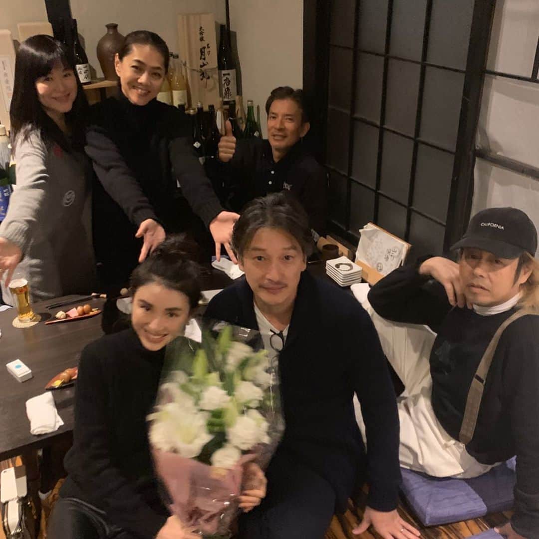 前田典子さんのインスタグラム写真 - (前田典子Instagram)「#忘年会 で 章ちゃん&麻衣子ちゃん　 #結婚祝い #おめでとう🎉 @__shotaro__  @maileavivi  #末長くお幸せに❣️ #新婚さん　✨ ２人の素敵なページが雑誌STORYに出てるから見てみてね👍 #港区おじさん　#加藤章太郎  忘年会は秋田料理 焼き鳥コース シメはもつ鍋　でした @kim2san  @hiroyo1004  @hibinoya  #来年もよろしく❣️」12月30日 22時46分 - maenorichang