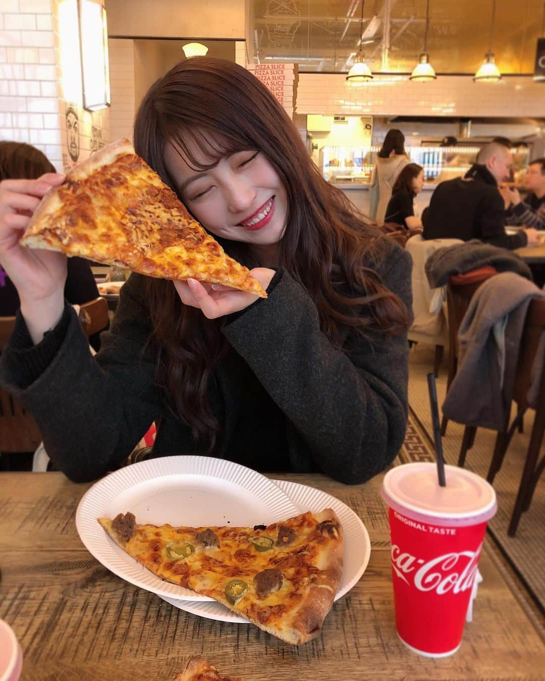 華山志歩さんのインスタグラム写真 - (華山志歩Instagram)「ピザがスキー🍕」12月30日 22時48分 - shiho_hanayama_official