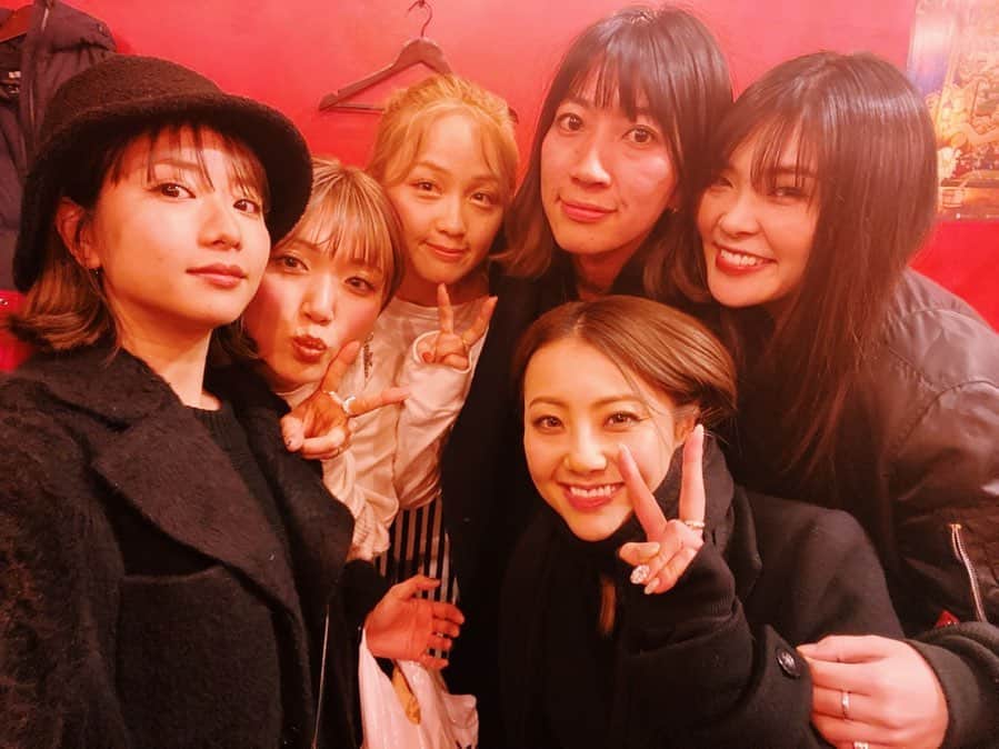 橘佳奈のインスタグラム：「溜まっている写真を年内中にはとチョイスしてたら総まとめみたいになっちゃった🙃 _ 振り返れば今年も仲間や友達たちととにかく笑いに笑った年でした🌹 _ ありがとう☺️ _ #笑うし #泣くし #突っ込むし #感情豊かな人達だ #私も含めてね #それでいて関西人率高め」