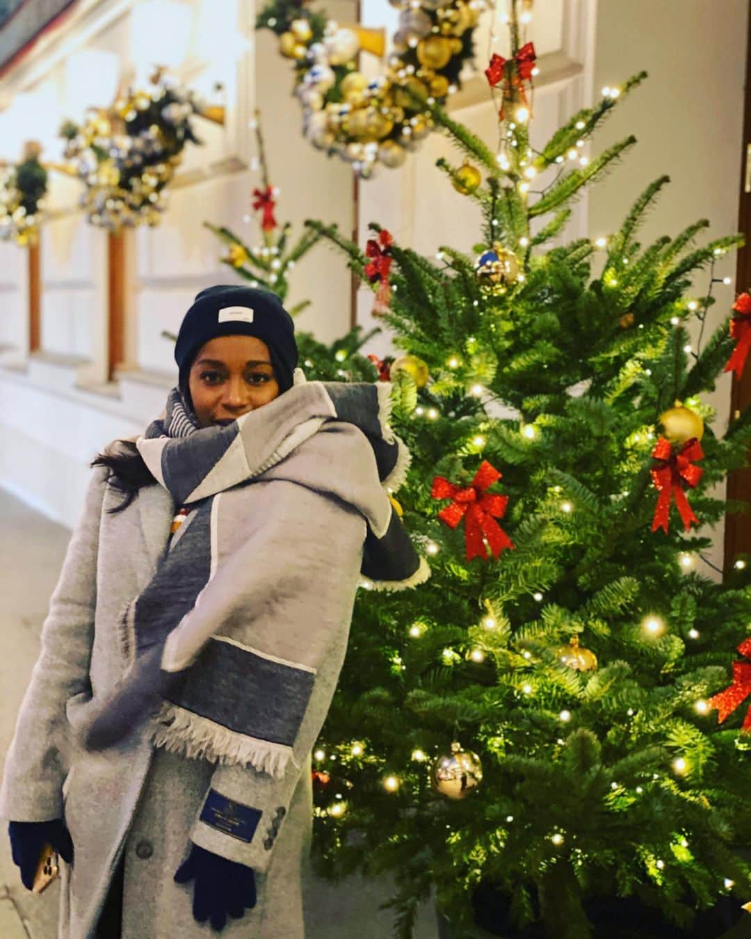 アジャ・ナオミ・キングのインスタグラム：「Baby...it’s cold outside 🥶」