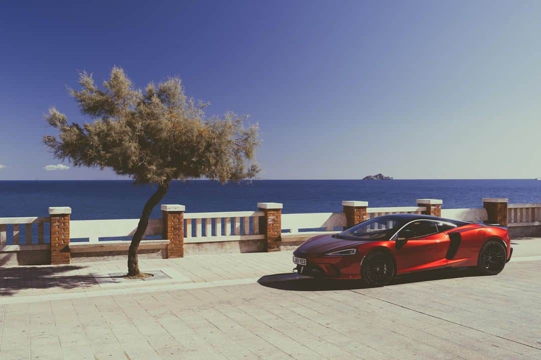 McLaren Automotiveさんのインスタグラム写真 - (McLaren AutomotiveInstagram)「Journeys in the #NewMcLarenGT are as enjoyable as the destination. Even when the destination is as stunning as the Italian coastline.」12月30日 23時00分 - mclarenauto