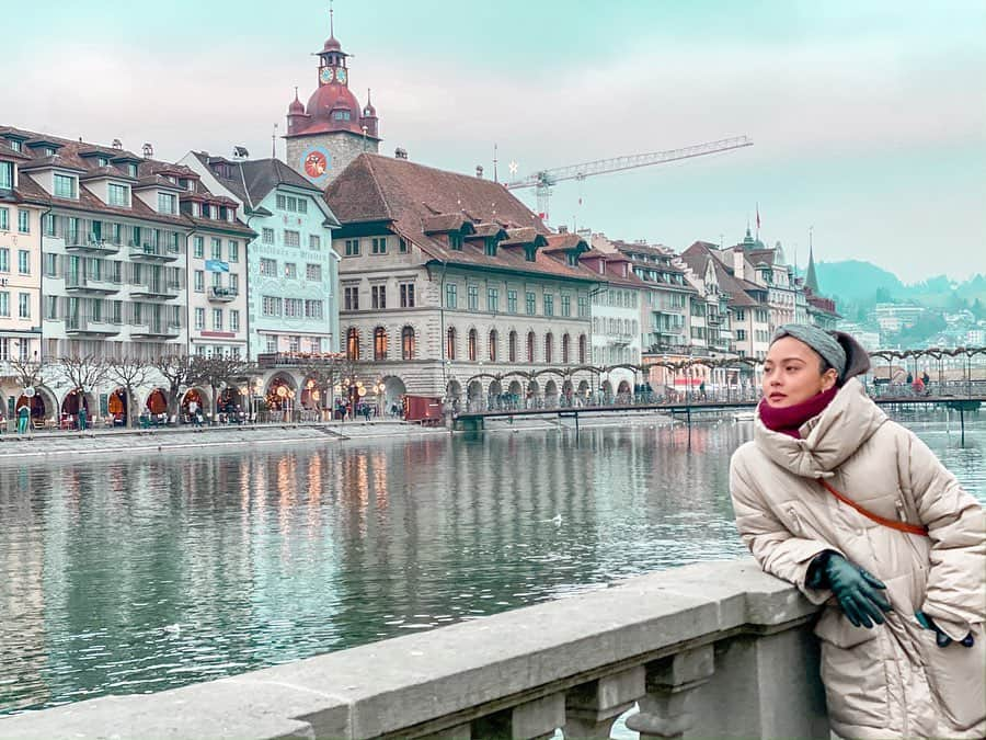 Kim Chiuさんのインスタグラム写真 - (Kim ChiuInstagram)「364 of 365!!! Felt like im inside a post card!!!📸🇨🇭✨. last photo “peace out 2019!✌🏻💋 Auf Wiedersehen!. . . Thank you @travelokaph 💙 Download the app now #travelokaph to check amazing deals and book your next travel experience!!!!😁👍🏻 super worth it!!!⭐️⭐️⭐️⭐️⭐️ #chiurista」12月30日 23時11分 - chinitaprincess