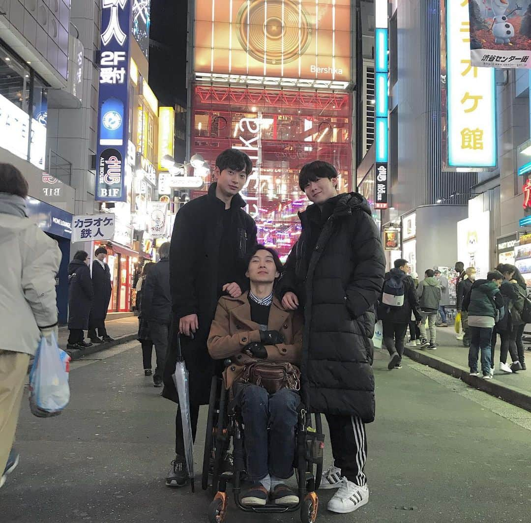 デボちゃんさんのインスタグラム写真 - (デボちゃんInstagram)「한국에서 저의 소중한 친구들이 도쿄에 놀러왔어요👨‍👦‍👦👨‍👦‍👦 韓国から私の大切なお友達が東京に遊びに来ました👨‍👦‍👦 My friends👨‍👦‍👦👨‍👦‍👦 #友達 #会いたかったよ #久しぶりですよね #東京 #永遠に俺と一緒に行くんだよ #お前らは #サランヘ #男のお元気ですか」12月30日 23時04分 - debochan1234