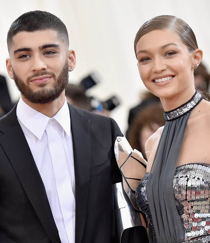 Just Jaredさんのインスタグラム写真 - (Just JaredInstagram)「Gigi Hadid is sparking rumors that she reconciled with Zayn Malik and it’s all because of a social media post! Tap this pic in the LINK IN BIO to see... #GigiHadid #ZaynMalik Photo: Getty」12月30日 23時05分 - justjared