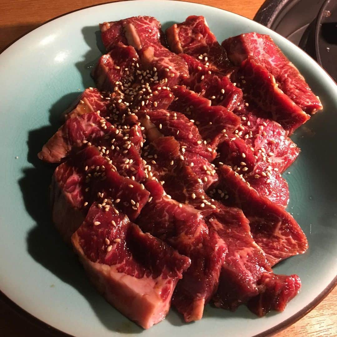 黒山健一さんのインスタグラム写真 - (黒山健一Instagram)「食の旅❗️ 昼にステーキを食い、また夜に焼肉を食う❗️ タンパク質を摂取した、今日一日でした❗️ いろいろな種類の肉を食い、肉の奥深さを感じました👍  #食の旅 #焼肉」12月30日 23時21分 - kenichi_kuroyama