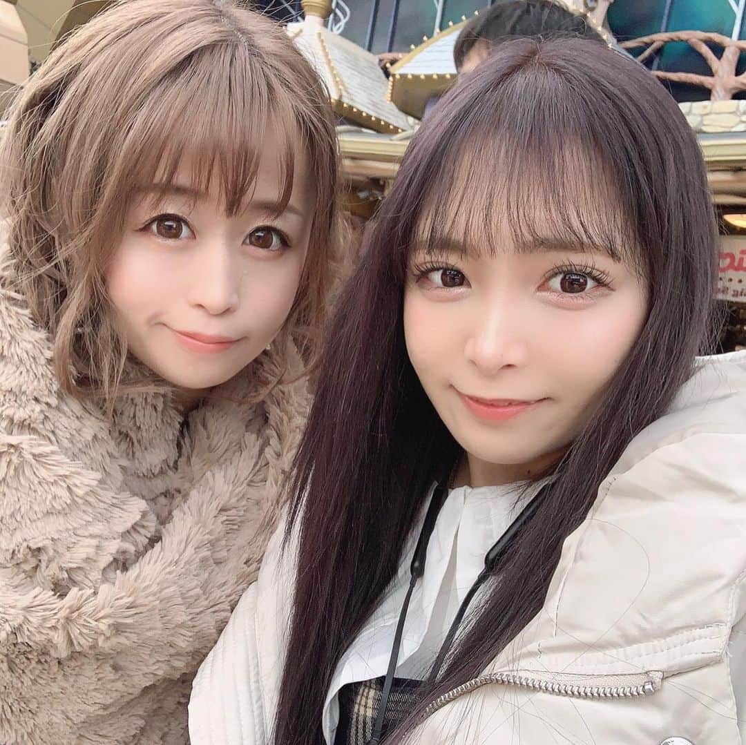 前田のののインスタグラム：「幸せな2019年の締めの遊びだったーーー✧︎くまちゃん大好きな1年だったなーっ 2020年も仲良しっ  #シナモロール #ぴゅーろらんど  #前田のの #熊田佳奈絵  #フリカケぱにっく  #ロック座でストリップ鑑賞」