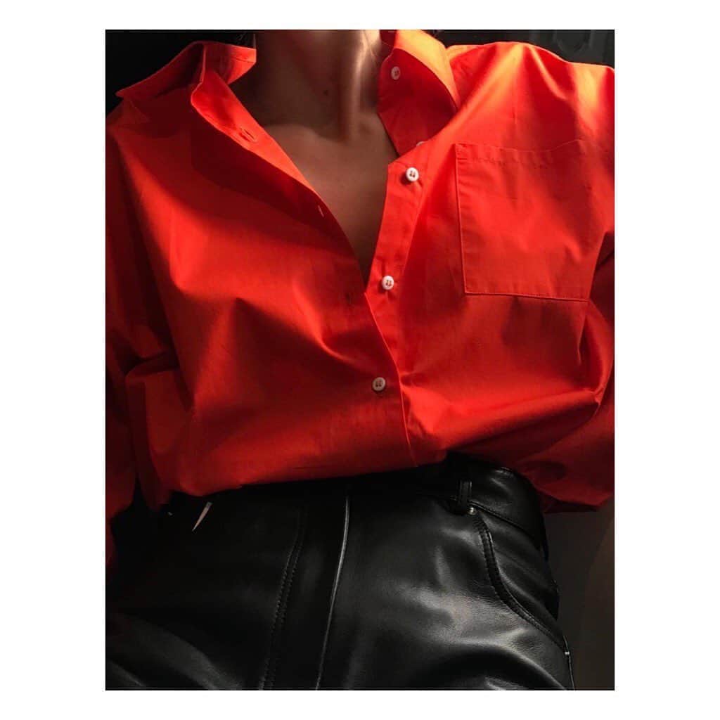 リカさんのインスタグラム写真 - (リカInstagram)「Wardrobe No Season 🧡  Blaze Shirts stay #orangeisthenewblack #shirts #rikastudios」12月30日 23時22分 - rikastudios_