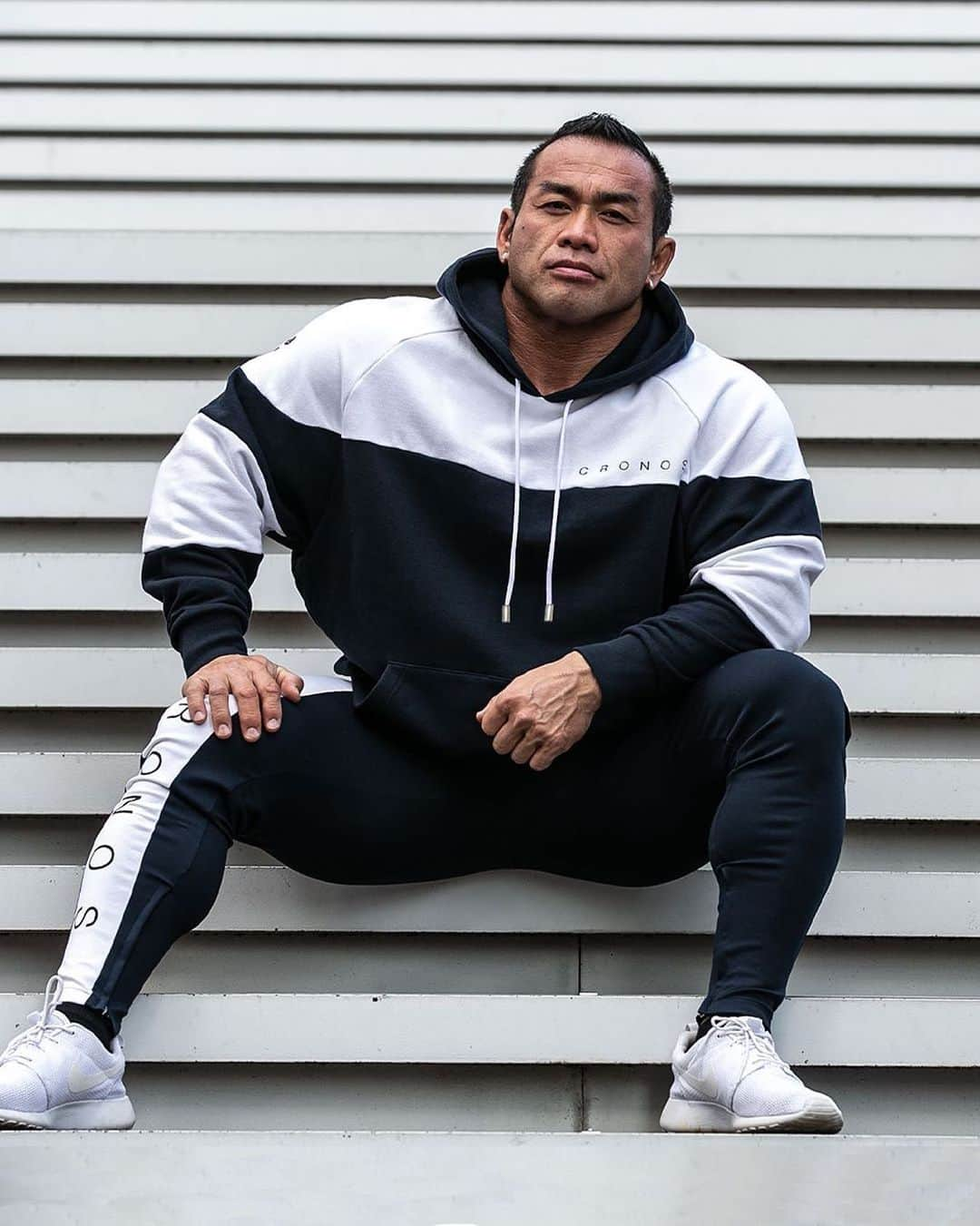 Hidetada Yamagishiさんのインスタグラム写真 - (Hidetada YamagishiInstagram)「. CRONOS NEW BICOLOUR HOODY/black . CRONOS NEW LINE PANT/black . Model @hideyamagishi  Photography  @asiagrapher_mk  #cronos」12月30日 23時31分 - hideyamagishi