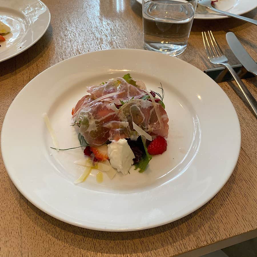 穴井千尋のグルメインスタ