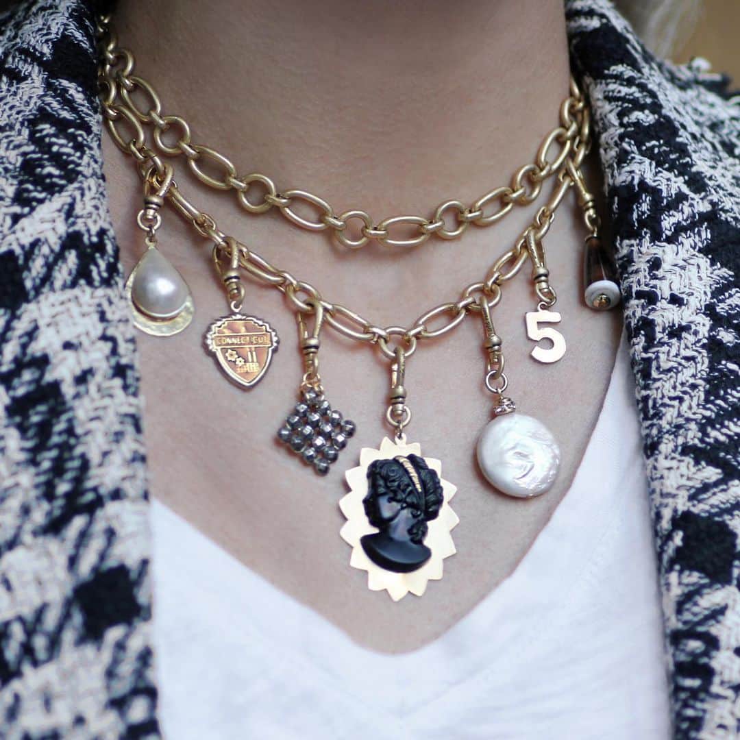 ルル フロストのインスタグラム：「Our only resolution is to wear more vintage charms in 2020. #lulufrost #vintage #charmnecklace」
