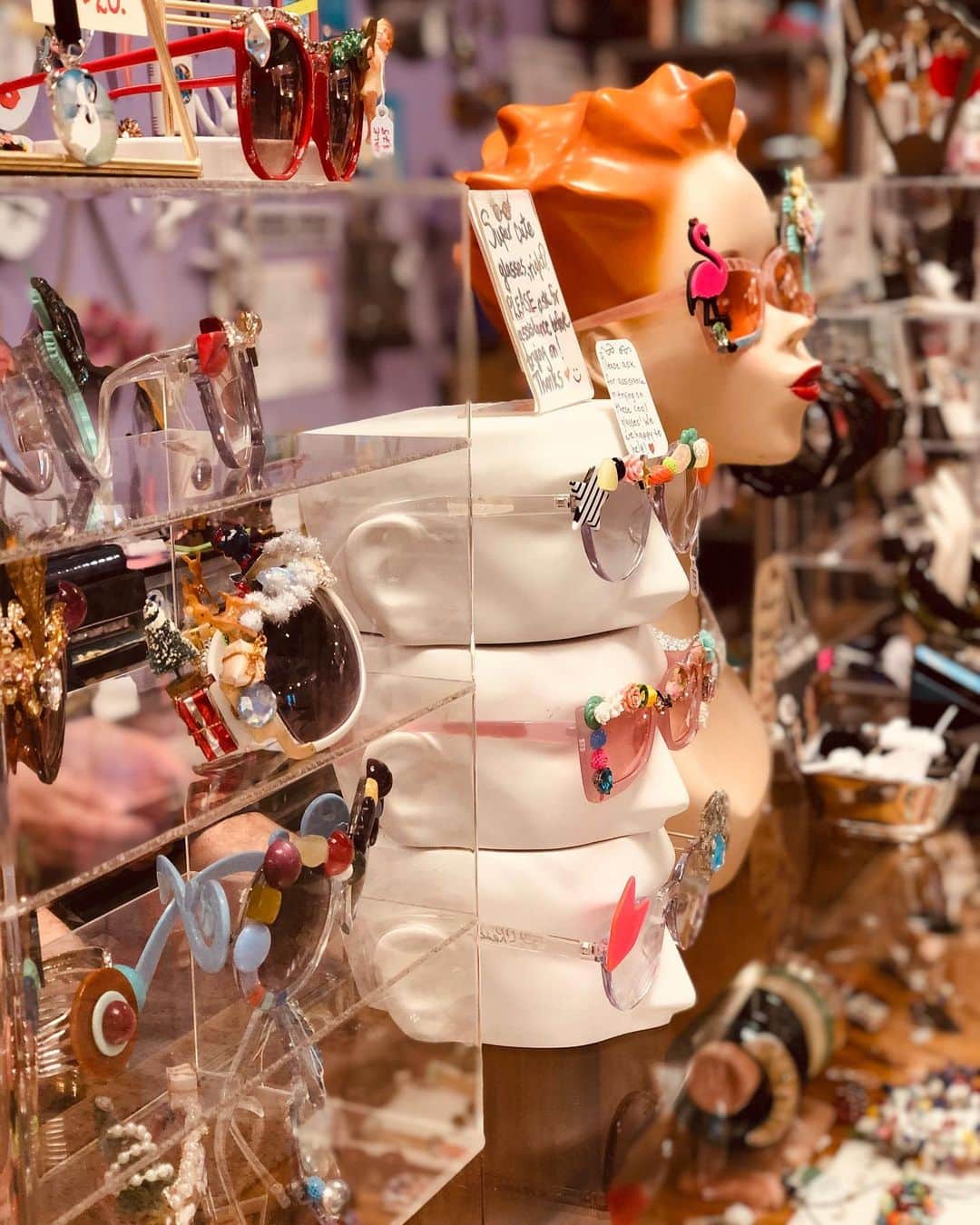 長尾悦美さんのインスタグラム写真 - (長尾悦美Instagram)「ミュージアムのギフトショップにはvintageもたくさん売っていて可愛いかった🦩♡ #miami  #artdecomuseum  #giftshop」12月31日 10時25分 - yoshiminagao