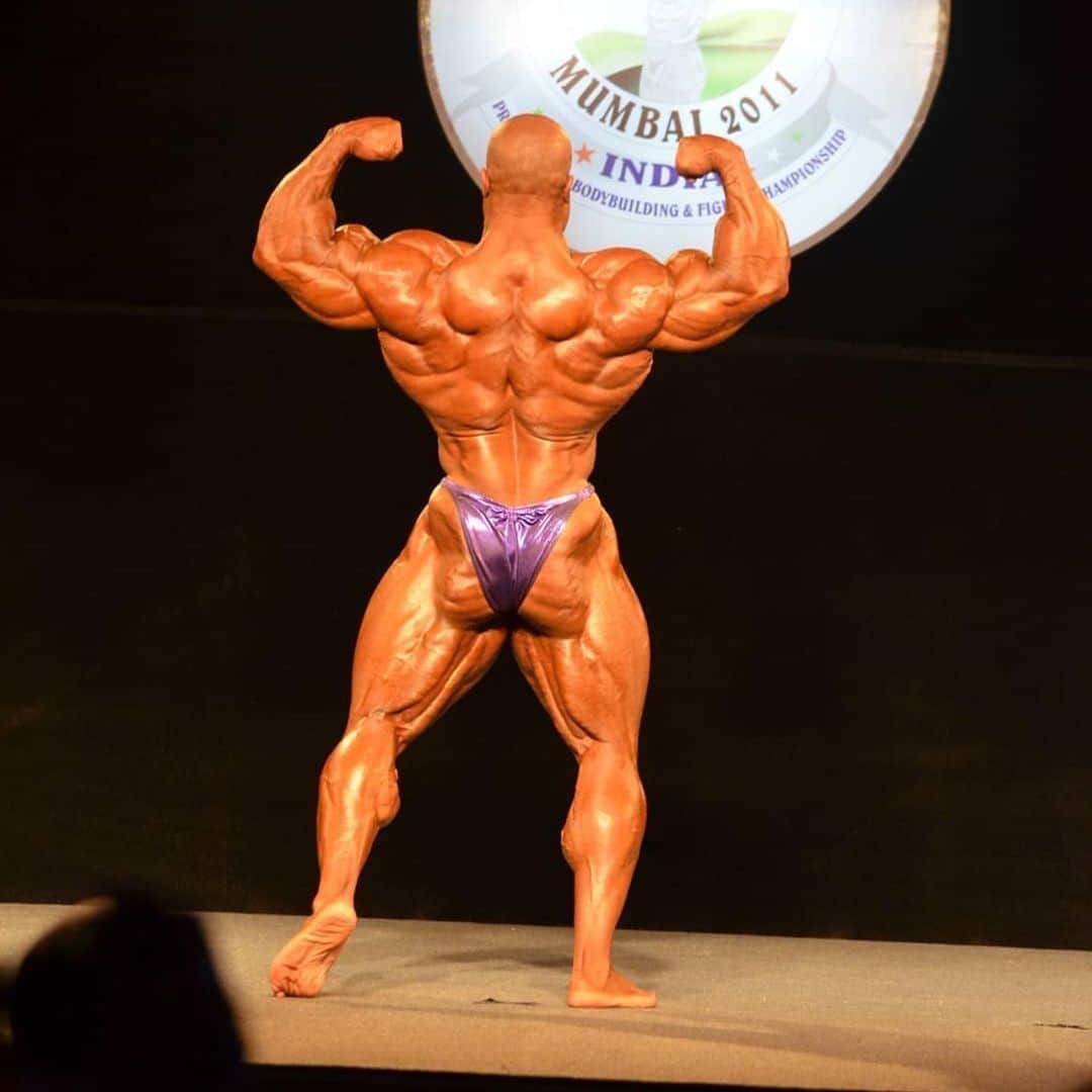 Phil Heathのインスタグラム：「What are you training today?! I love training back and biceps together sometimes even twice per week as you’ve never seen a bodybuilder lose a show from having too big of a back and biceps 😂🤣😂💪🏽💪🏽💪🏽」
