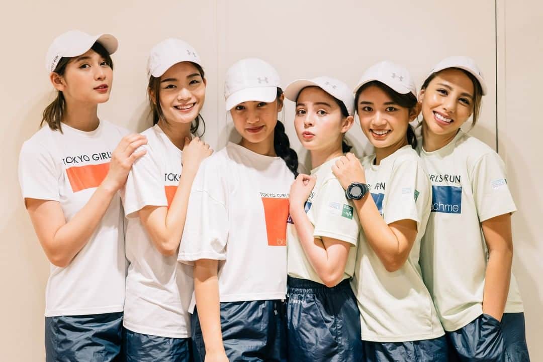 のインスタグラム：「今年も1年ありがとうございました！ これからもSNSやイベントなどを通して、TGRの活動を広めていければなと思います。 2020年もどうぞよろしくお願いします！ 2019年最後の日、皆様も素敵な1日をお過ごし下さい。 メンバー6人の写真を添えて📷 #beachme #相模屋 #slendaginza #slenda #アンダーアーマー #tgr #tgc #東京ガールズコレクション #tokyogirlscollection #tokyogirlsrun」