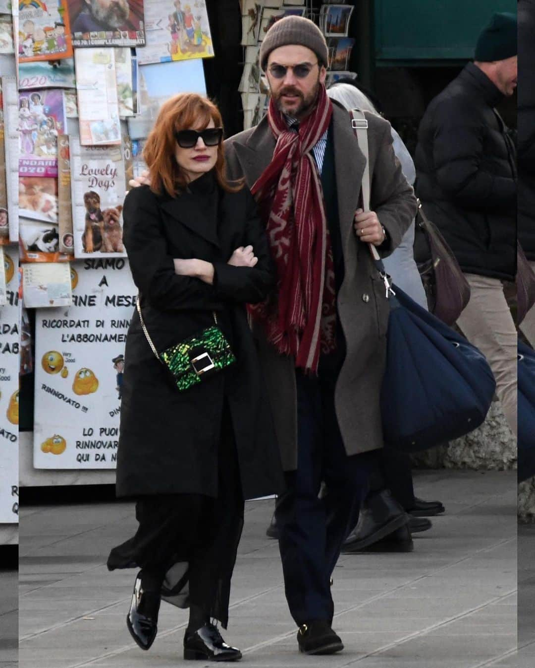 Just Jaredさんのインスタグラム写真 - (Just JaredInstagram)「@jessicachastain & husband Gian Luca Passi de Preposulo enjoy a rare day out in Venice! #JessicaChastain #GianLucaPassiDePreposulo Photos: Backgrid」12月31日 9時14分 - justjared