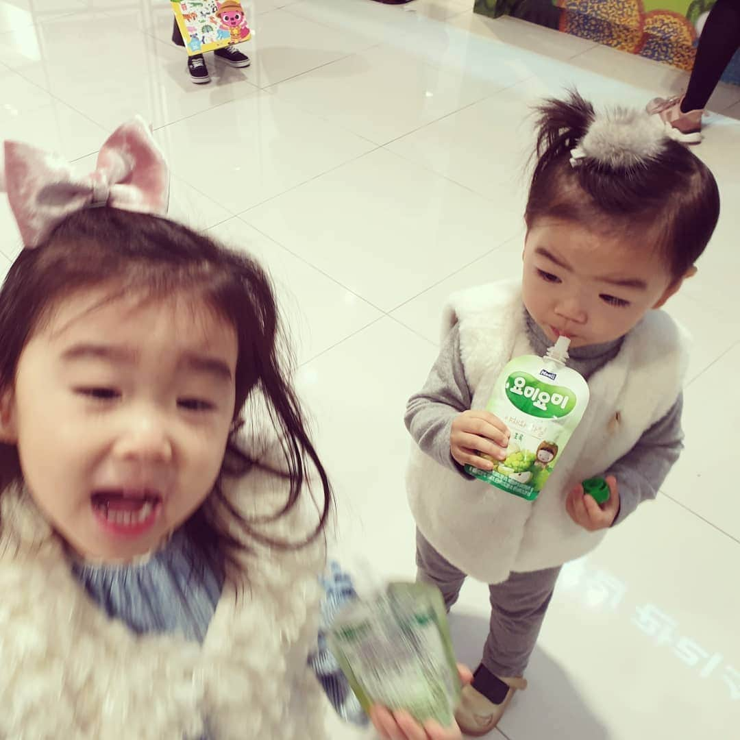 コ・ウンミさんのインスタグラム写真 - (コ・ウンミInstagram)「곧 4살이 되는너ㅜㅠ ㆍ ㆍ ㆍ #12월생이라 속상하구나.. 예정일보다 한달 빨리 낳아서 미안해.. #25개월아기가 곧 4살이라니ㅜㅠ」12月31日 9時10分 - misokoeunmi