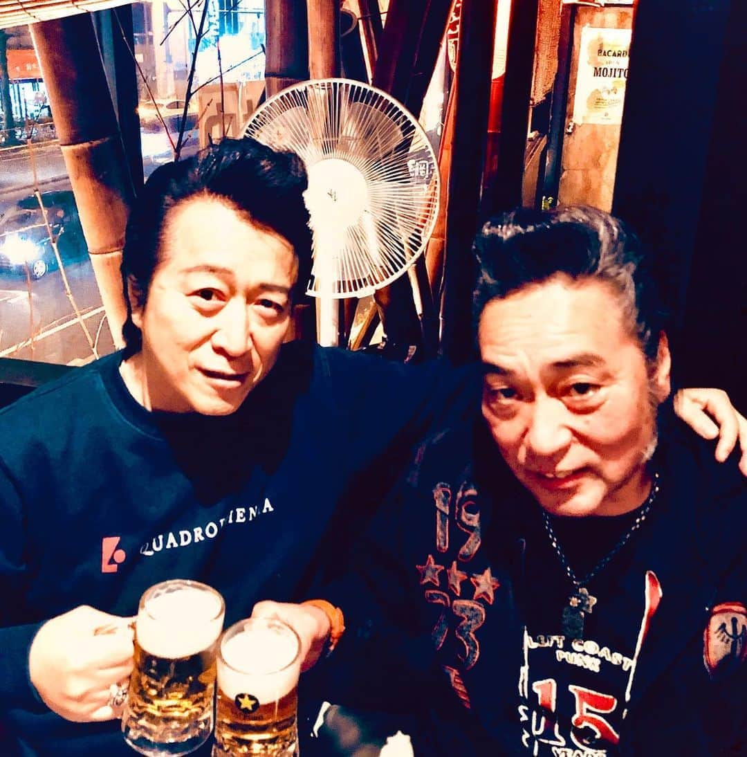 高橋ジョージさんのインスタグラム写真 - (高橋ジョージInstagram)「38年前にデビューアルバムのジャケット写真のロケハンの時、鶴見線の中、リッキーと。最近、忘年会で。53年間ビートルズ好きなリーゼント野郎共。　#トラブル #虎舞竜 #リッキー小野寺 #高橋ジョージ #リーゼント #リバプールサウンズ #ロッケンロール #いまだに不良 #親友か#teds #rock'nroll #rockabilly #rockers #biker #greaser #pomade #永ちゃんファンとジョニーファン #mylove #renon #mydaughter #callme」12月31日 9時28分 - george_toraburyu