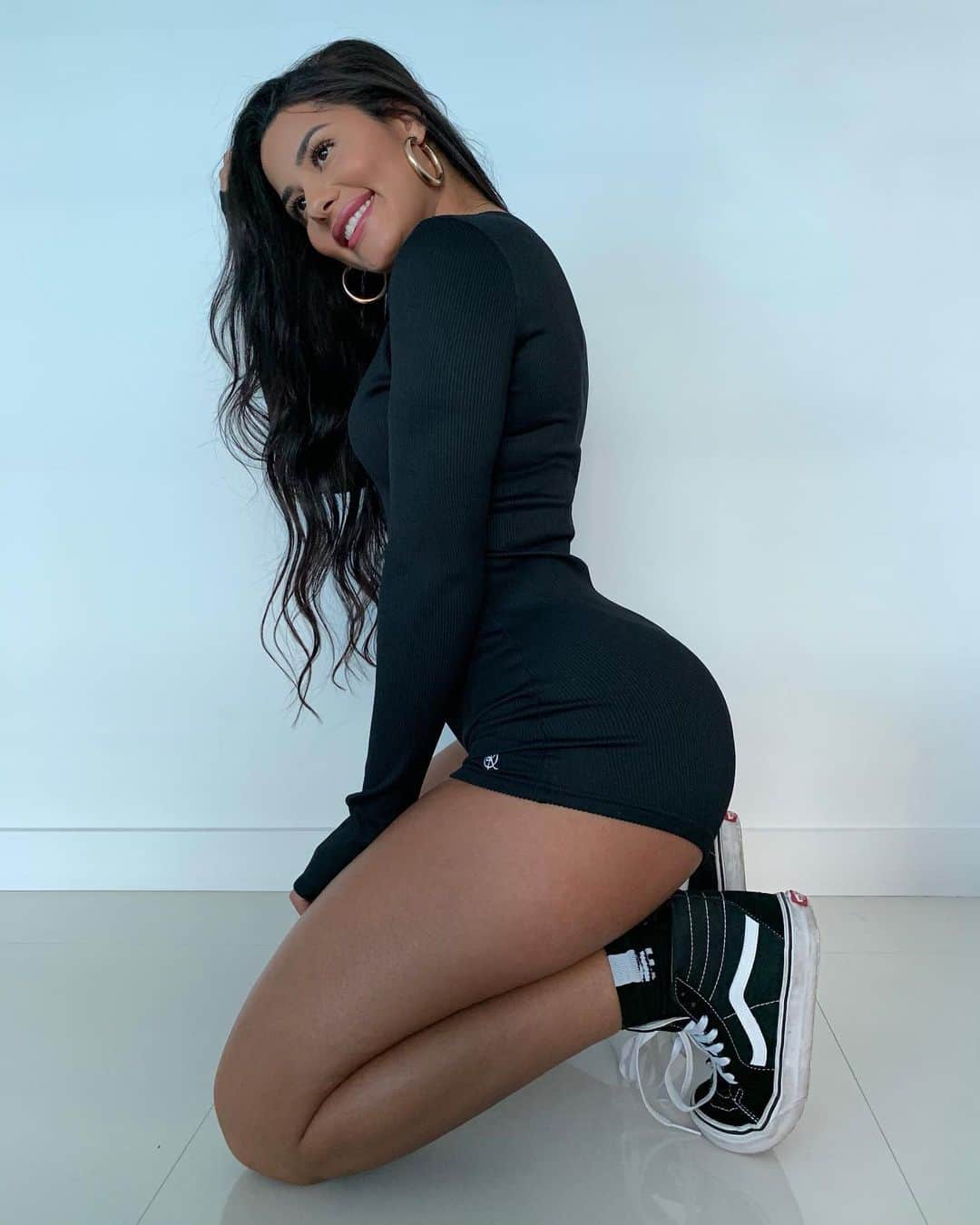 Katya Elise Henryさんのインスタグラム写真 - (Katya Elise HenryInstagram)「got my vans on but deyyy look like sneakers 👟 new youtube video! my sneaker collection 😝 LINK IN BIO! - - if you’re a sneaker head this video is for you. y’all know I LOVE my shoesss🙏🏽」12月31日 9時38分 - katyaelisehenry