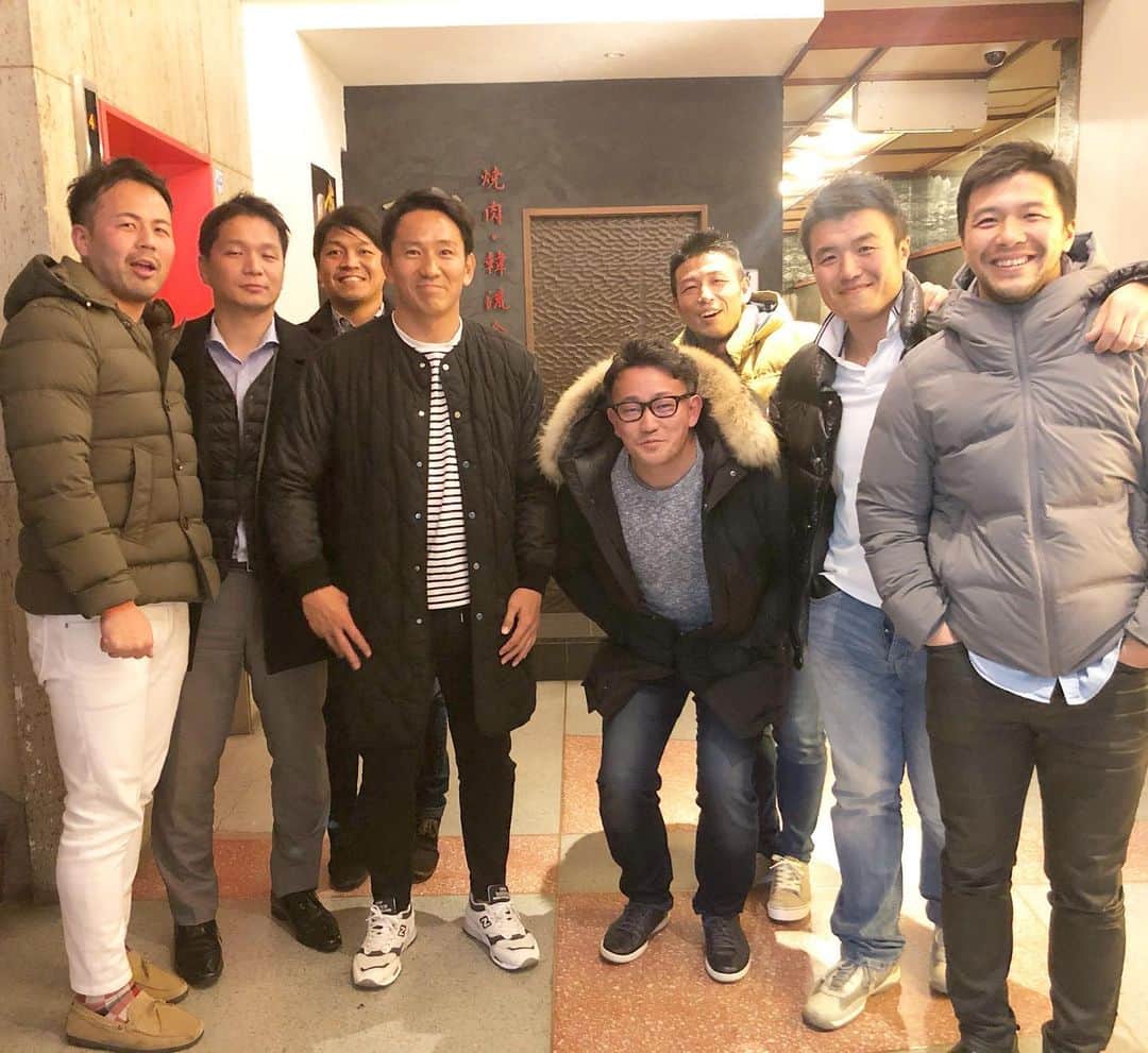 君島良夫のインスタグラム：「年末恒例の同志社同期忘年会。 毎年おんなじくだらないやりとりで笑える仲間たち。今年違ったのはお金の話をしたこと。みんな考えてるんだね笑。また来年！ #おでこ口 #WhoAreWe」