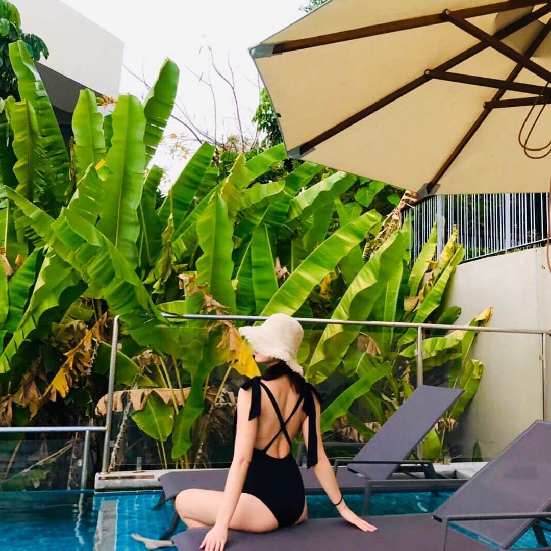 谷川りさこさんのインスタグラム写真 - (谷川りさこInstagram)「2019 LAST DAY! 皆様素晴らしい一日を！！ Enjoy your day!! #goodbye2019  #Phuket#pool#girlsswimwear」12月31日 10時04分 - risakoko