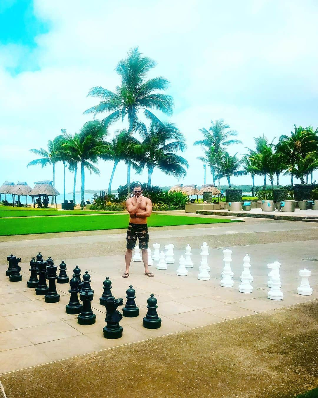 ケラン・ラッツさんのインスタグラム写真 - (ケラン・ラッツInstagram)「Any takers...♟😎 How many of you are losing  your mind at the piece placements hahah!  I did also! 😜」12月31日 10時11分 - kellanlutz