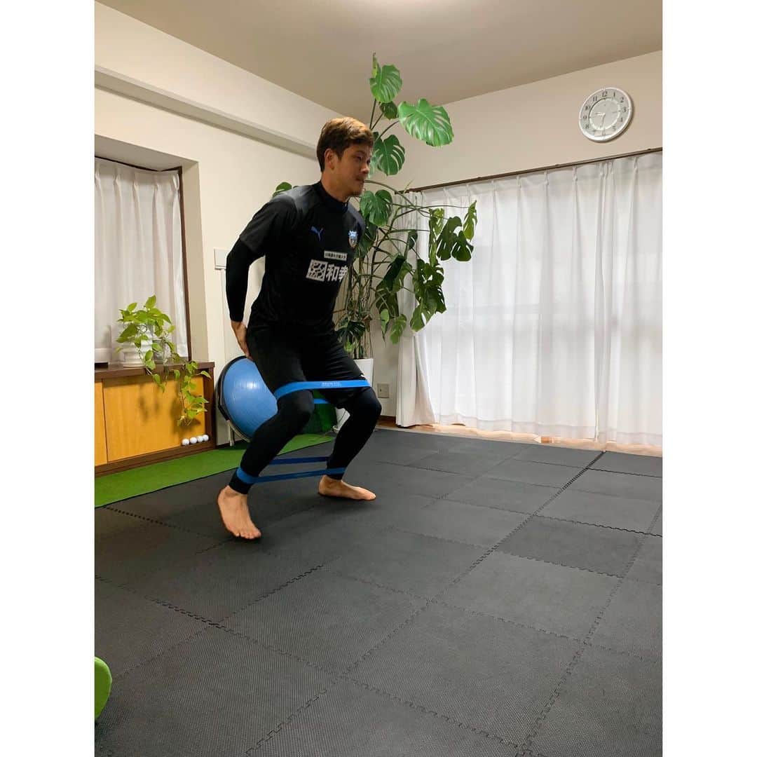 藤嶋栄介さんのインスタグラム写真 - (藤嶋栄介Instagram)「福岡でのトレーニングは平安治療院さんでお世話になりました。 院長の平安先生には、細かい動作を見てもらって、アドバイスもしていただきました。 普段はプロ野球選手のトレーニングを見ている先生にトレーニングを見てもらえる事はあまりなく、僕にとって凄くいいトレーニングになったし勉強にもなりました。 本当にありがとうございました。 来年の活躍で恩返しできるように頑張ります！！ #平安治療院 #パーソナルトレーニング #敏腕トレーナー #スポーツトレーナー #スポーツマッサージ #プロ野球選手 #川原弘之 #梅野隆太郎 #中谷将大 #本当にありがとうございました」12月31日 10時21分 - e.fujishima_official