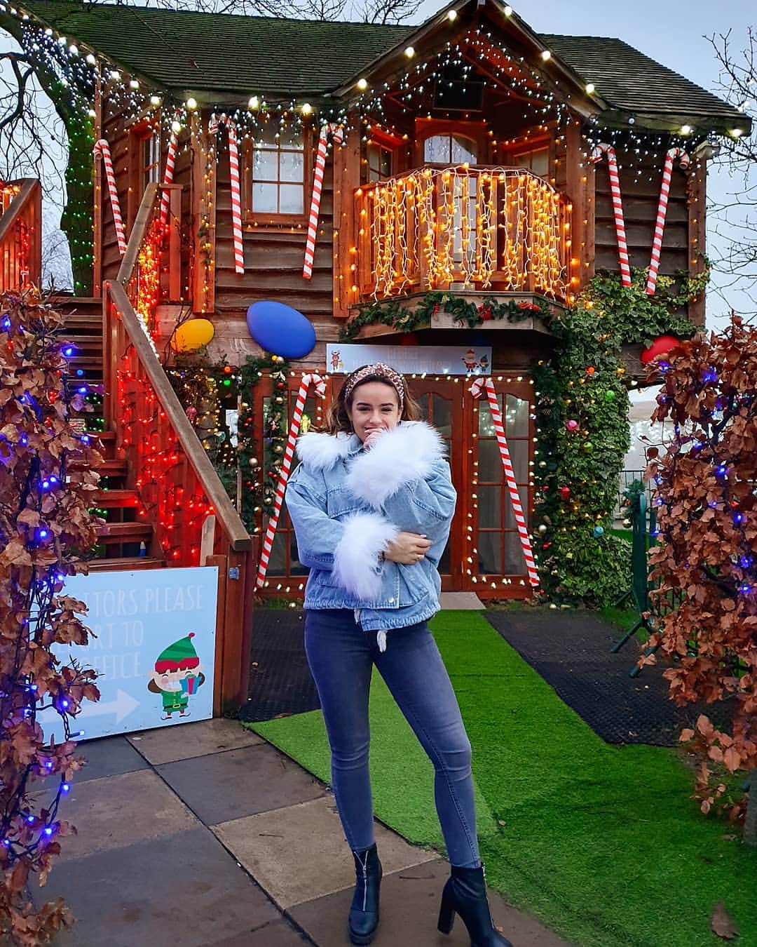 ジョージア・メイ・フットのインスタグラム：「Arrived at our fave place @ribbyhallvillage to soak up the last of the Christmas spirit! We can't wait to bring in 2020 here ✨🏡」