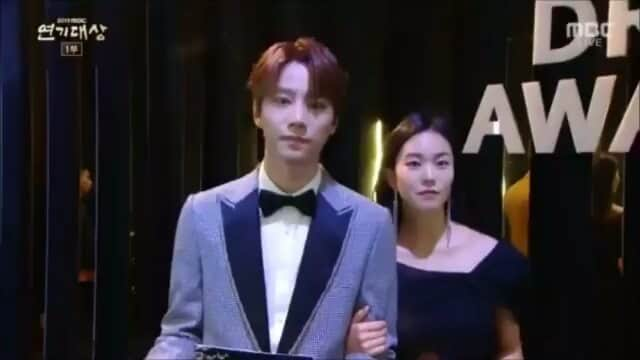 ジュンのインスタグラム：「•191230 | Jun Cut on #2019MBCDramaAwards . Such a Gentleman💓💦 . ×Follow @JunUKISS for more ×Join Us on Telegram (Link in Bio) . | #jun #junyoung #leejunyoung #kevin #kevinwoo #kiseop #elikim  #shinsoohyun #hoon #ukiss #unb #iraniankissme #Kpop #kpopboys #maknae #Kdrama #classoflies #mrtemporary #준 #이준영 #유키스 #유앤비 #미스터기간제 #스웨그에이지 #2019mbc연기대상 | @ukiss_jun97 & @leejunyoung_ig」