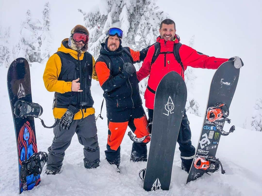 ケン・ブロックさんのインスタグラム写真 - (ケン・ブロックInstagram)「Epic to ride with these two friends and snowboard legends at @BaldfaceLodge: @TravisRice and @JamieMLynn. Great way to cap off our family's annual holiday visit to this amazing snowcat operation in the majestic mountains of BC, Canada. Always great hangs and shreds with these two (and watch Jamie make art). #powderfiends #shredlegends #perfectholiday #BaldfaceLodge」12月31日 1時28分 - kblock43