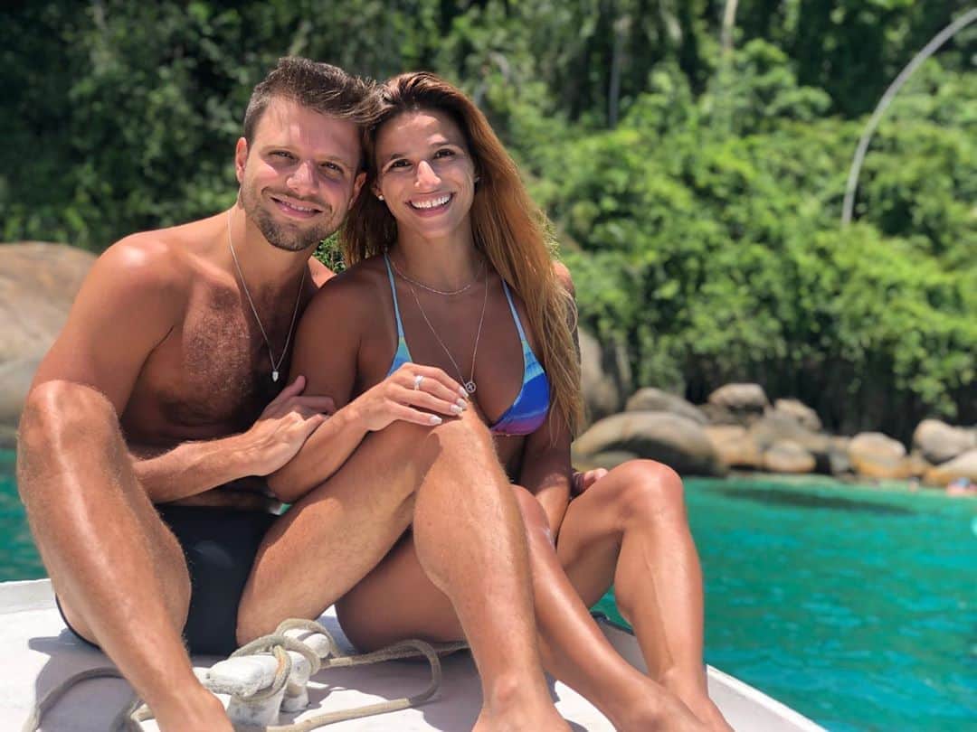 ジャジ・バルボサのインスタグラム：「#bluelagoon 💙🐠🧜🏻‍♀️🧜🏻‍♂️」