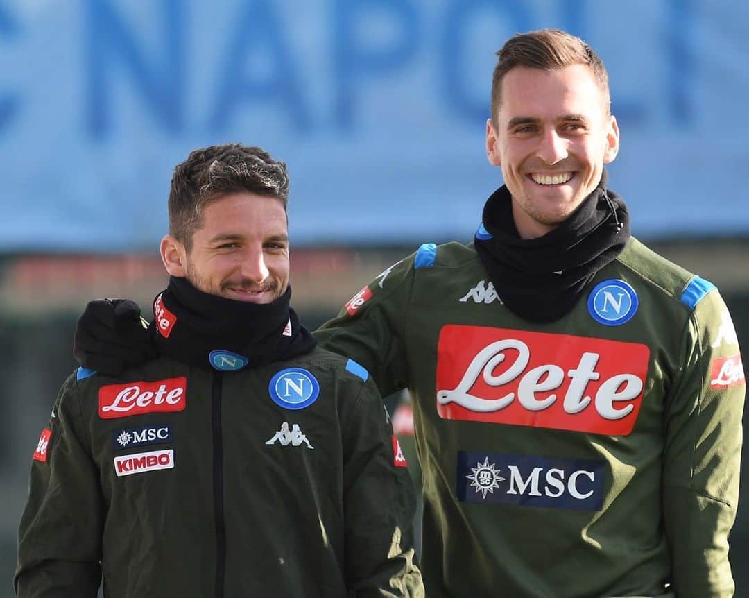 アルカディウシュ・ミリクのインスタグラム：「Si ricomincia...di nuovo al lavoro con la stessa passione e impegno💙  #forzanapolisempre #vamos  We start again ... back to work: same passion and same commitment! 💪💪 Znów zaczynamy. Powrót do pracy. Ta sama pasja i to samo zaangażowanie 💪💪」