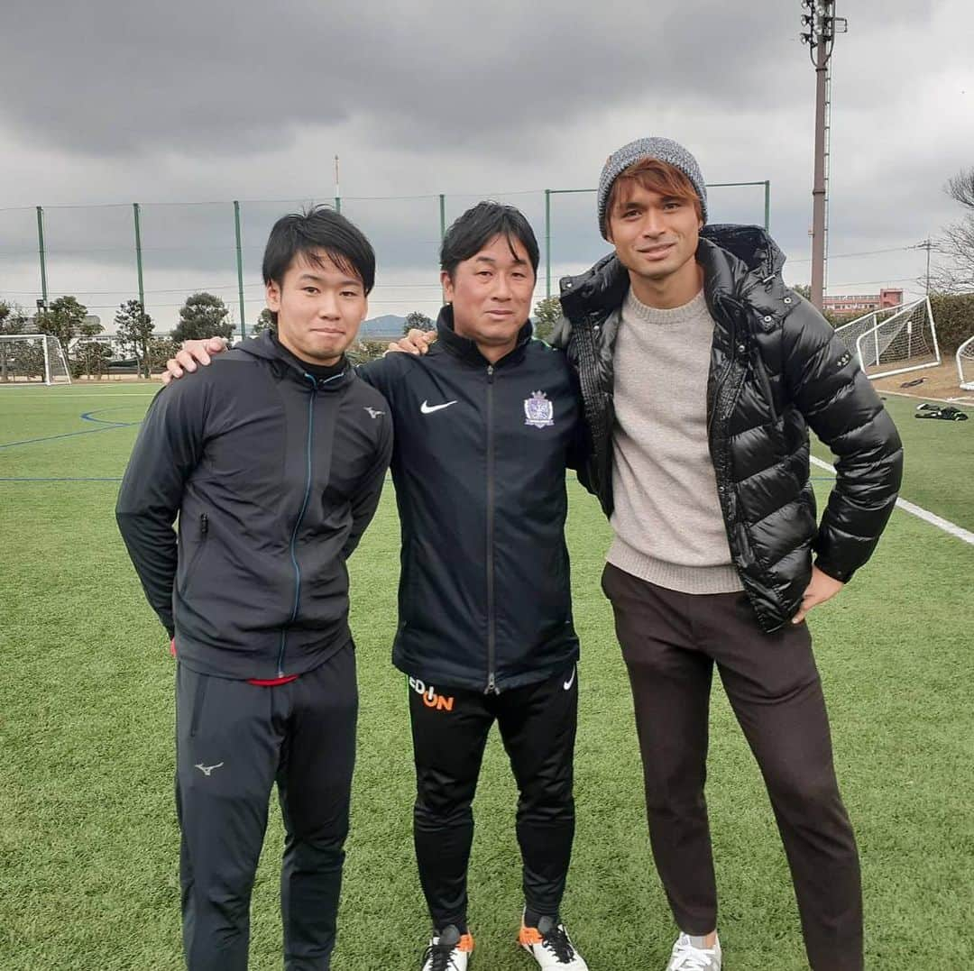 高橋壮也さんのインスタグラム写真 - (高橋壮也Instagram)「くにびきの蹴り納め⚽️ この時期にフルコートでサッカーできて本当に良かった^_^ 中学3年間はなかなかきつい思い出ですが、たくさんの仲間たちと、ボールを蹴れたことが今の自分に繋がっていると思います。  これからもいろんな人に刺激を与えられるように努力し続けます。 今日いいパスをくれた人、対戦してくれた人、皆さんありがとう😊」12月31日 1時46分 - soya.takahashi3