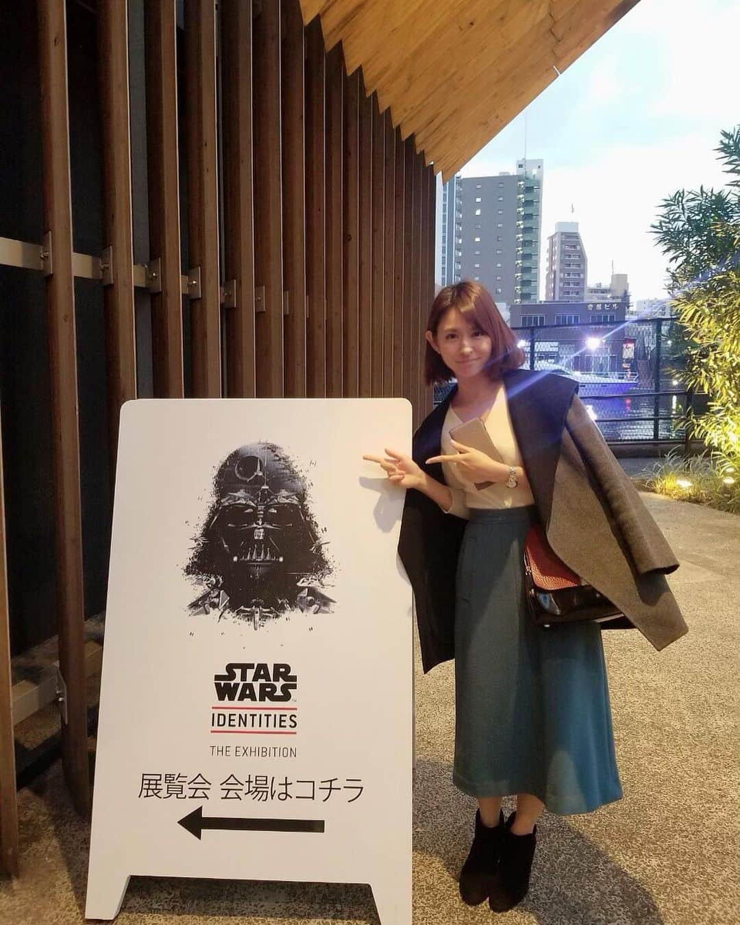 尾崎愛さんのインスタグラム写真 - (尾崎愛Instagram)「もう2ヶ月経ってた「スター・ウォーズ　アイデンティティーズ」展🌠オリジナルのキャラクターが作れるというのでやってみたら、タトゥイーン生まれのパイロット、そこそこのフォースしか持ちあわせていないのになぜか皇帝の目に留まりダークサイドに堕ちたイウォークという謎のキャラ誕生👾 今日、年内ラストでEP9観られて満足！ジュラシック・ワールド以来のMX4Dかも🕶 #今年の写真は今年のうちに #間に合わない #スターウォーズ #スターウォーズアイデンティティーズ #寺田倉庫 #starwars #starwarsidentities #映画 #photooftheday」12月31日 1時51分 - aiozaki0422